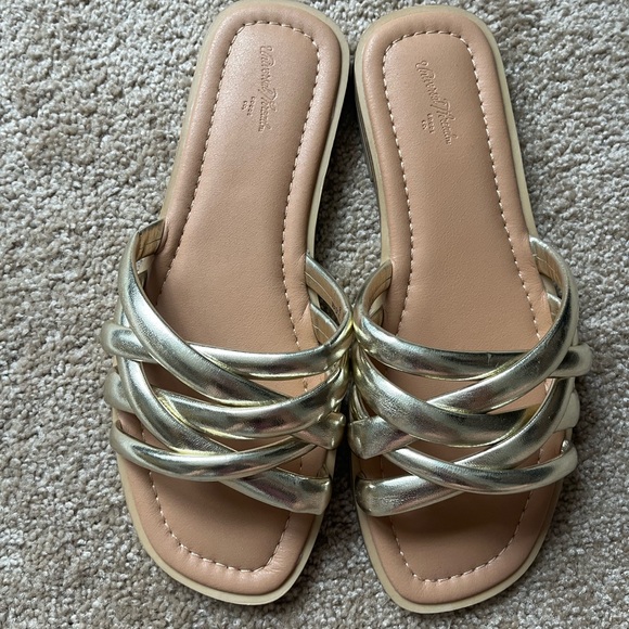 Target Universal Thread Rian Slide Sandals. Gold Size 8 - Picture 2 of 3